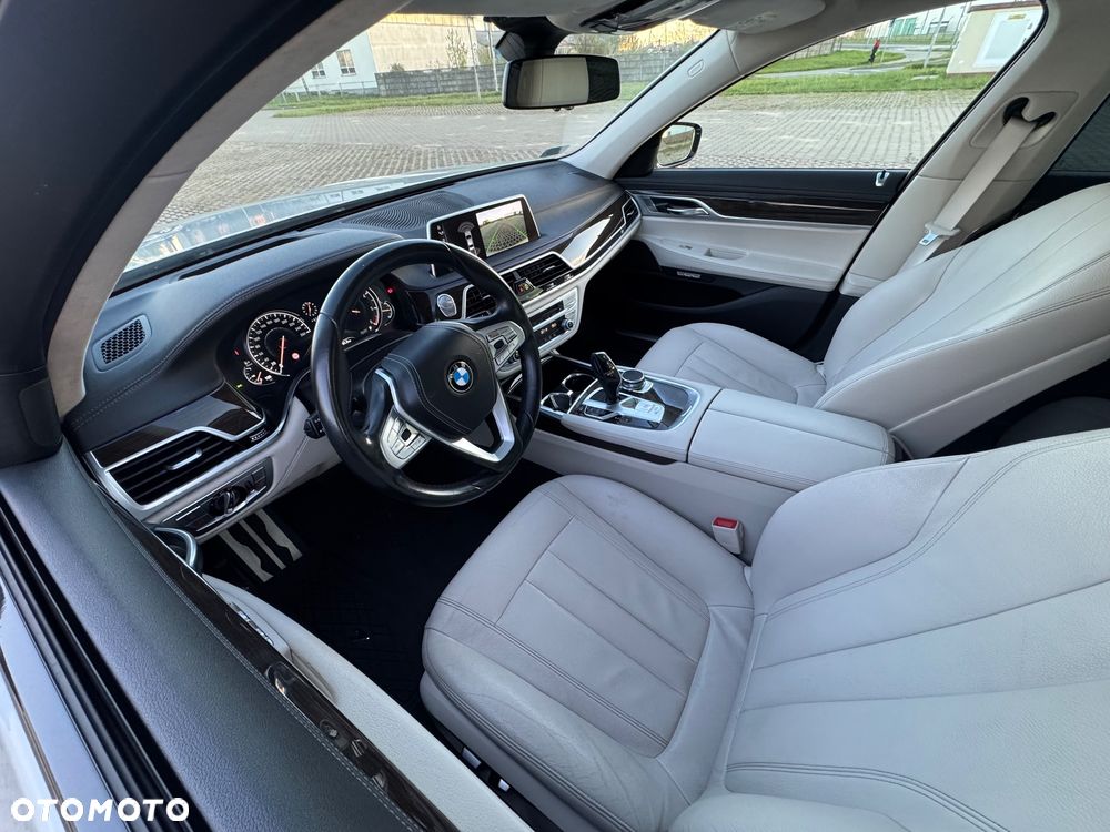 BMW Seria 7 730d xDrive - 25