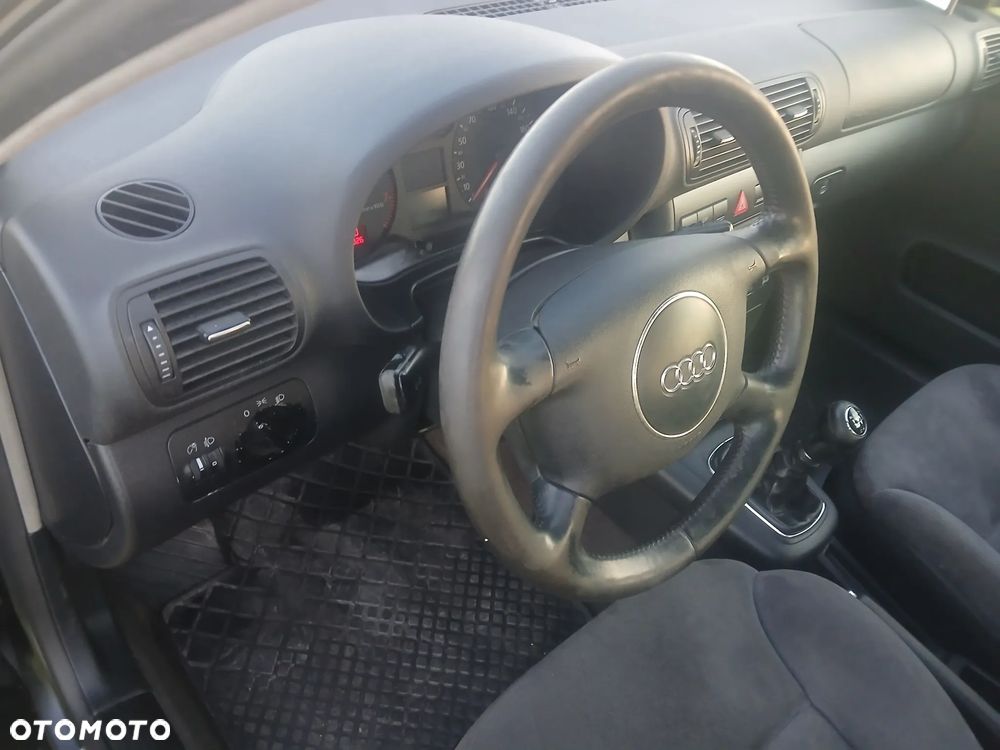 Audi A3 Sportback 1.6 Ambiente - 21