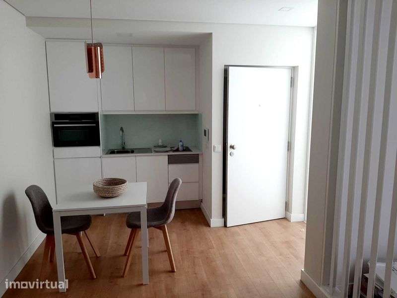 Apartamento T0 mobilado em Vila Nova de Gaia - Grande imagem: 2/8