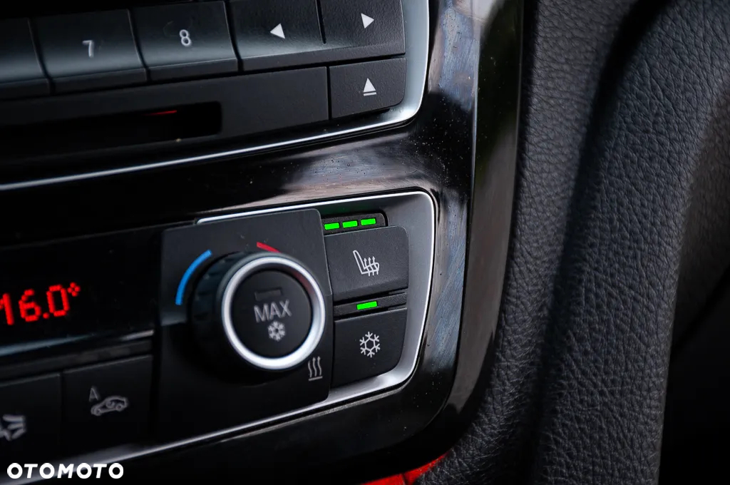 BMW Seria 3 320d Sport Line - 30