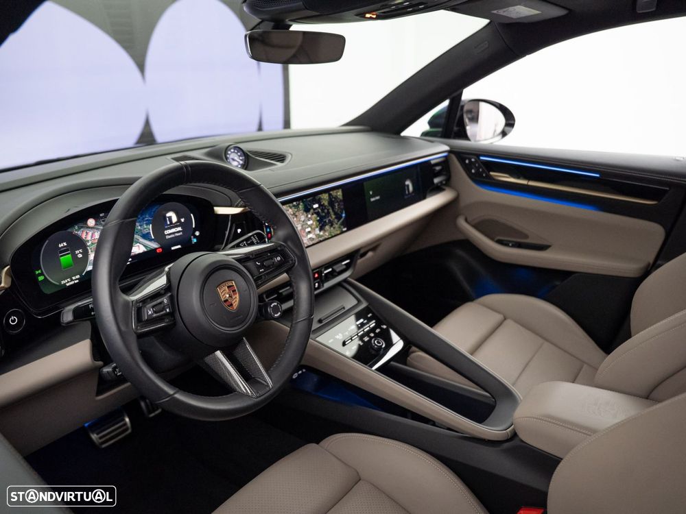 Porsche Macan Electric 4 - 18