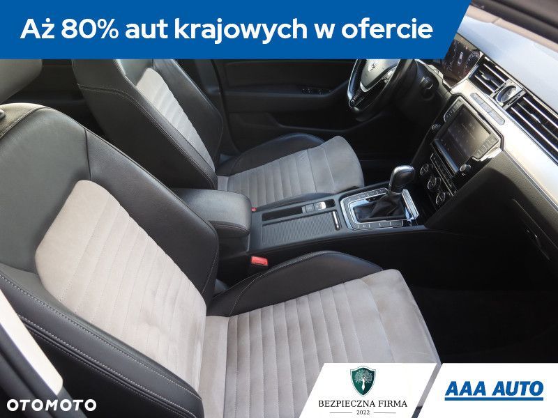 Volkswagen Passat - 11