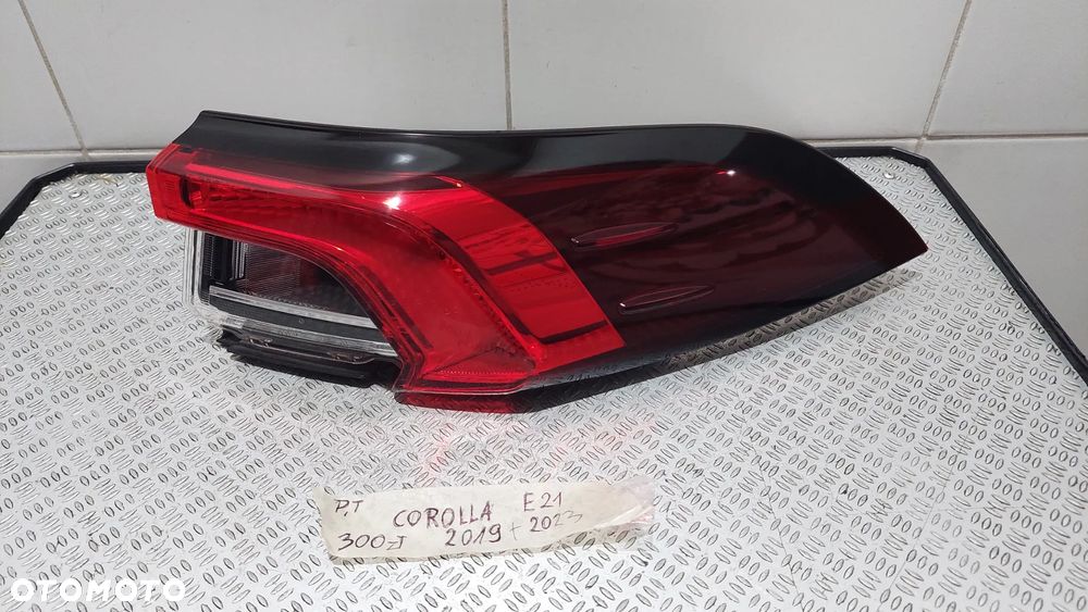 LAMPA PRAWY TYŁ TOYOTA COROLLA E21 SEDAN R2019 NR 8155002D1100 - 1