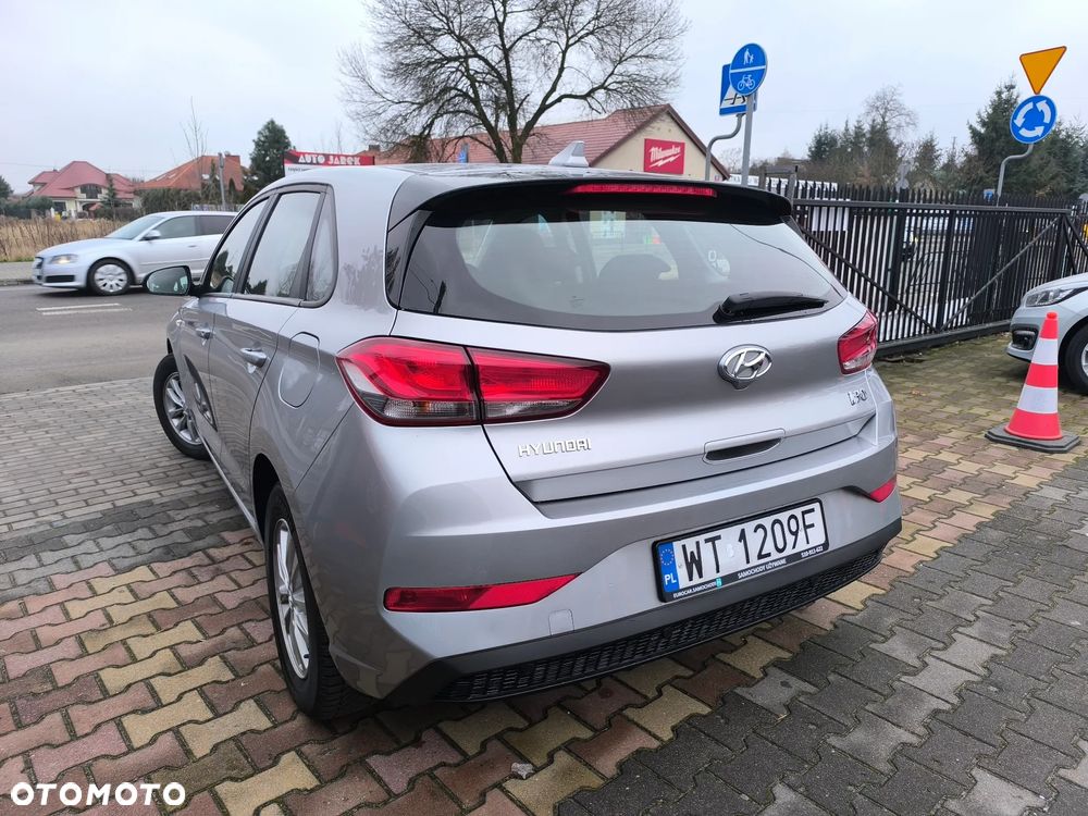 Hyundai i30 1.5 DPI Classic + - 28