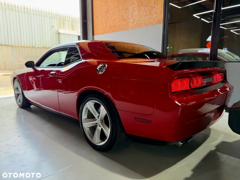 Dodge Challenger 6.1 SRT8 - 4