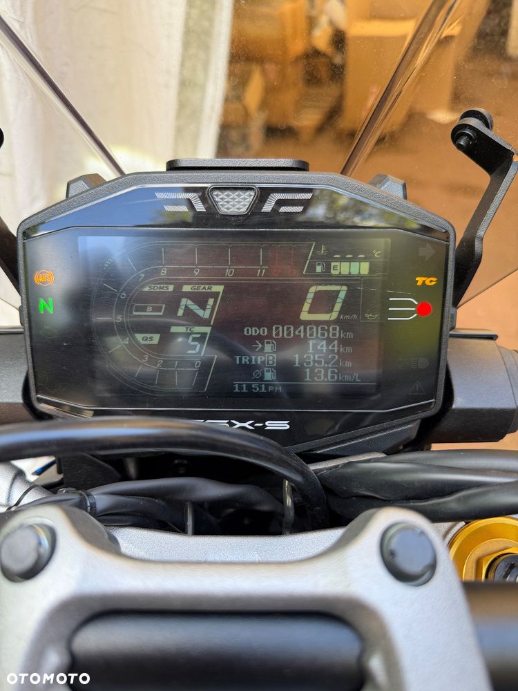 Suzuki GSX 1000 - 10