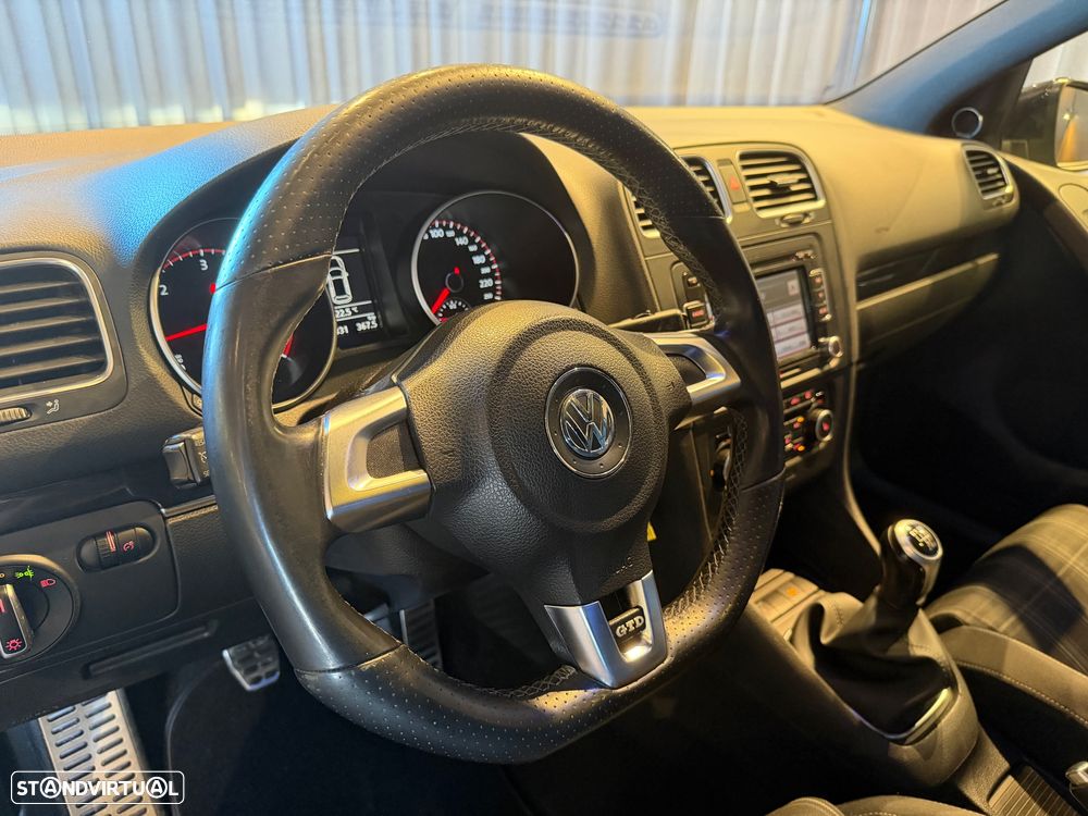 VW Golf 2.0 TDi DPF GTD - 36