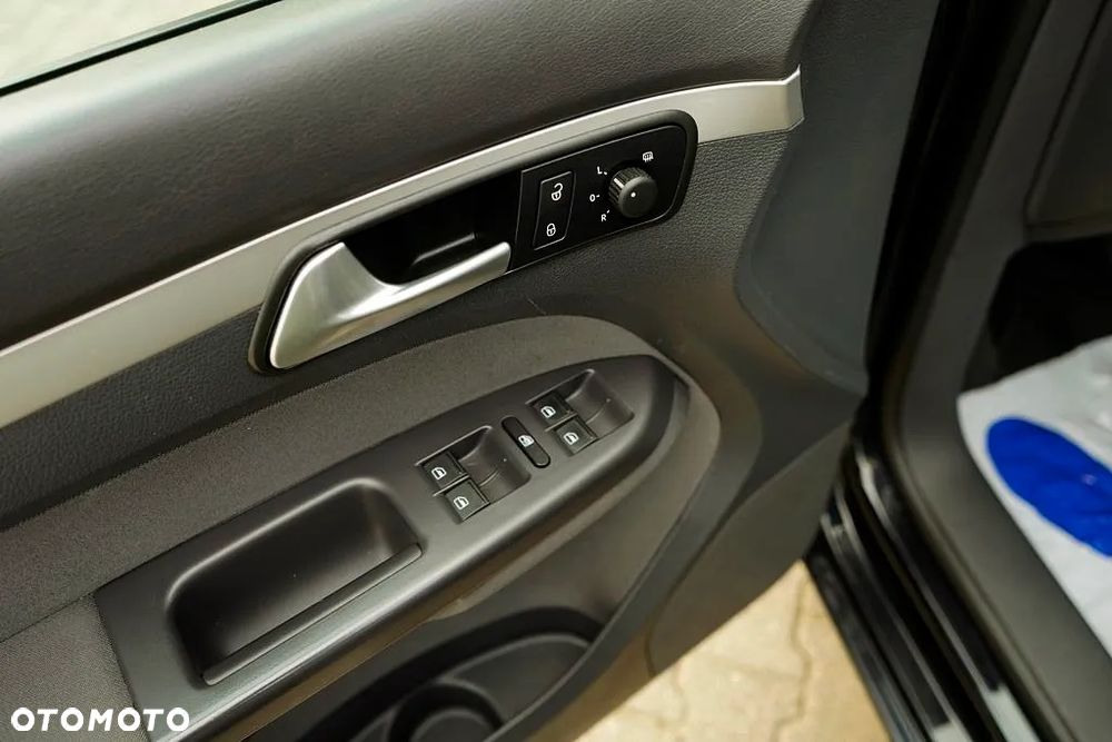 Volkswagen Touran 1.6 TDI DPF BlueMot Trendline - 16