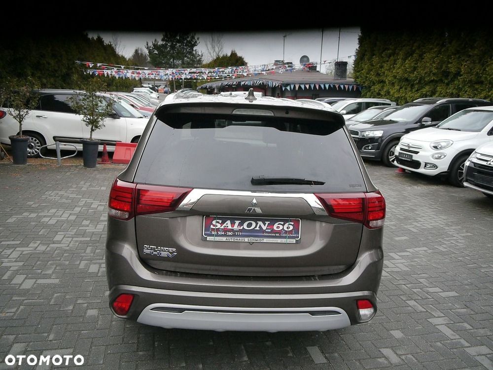 Mitsubishi Outlander - 12