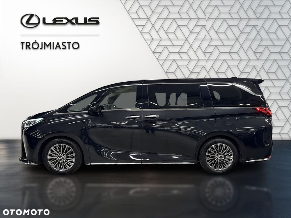 Lexus LM - 3