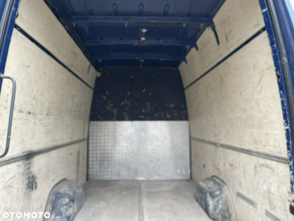 Mercedes-Benz Sprinter - 11