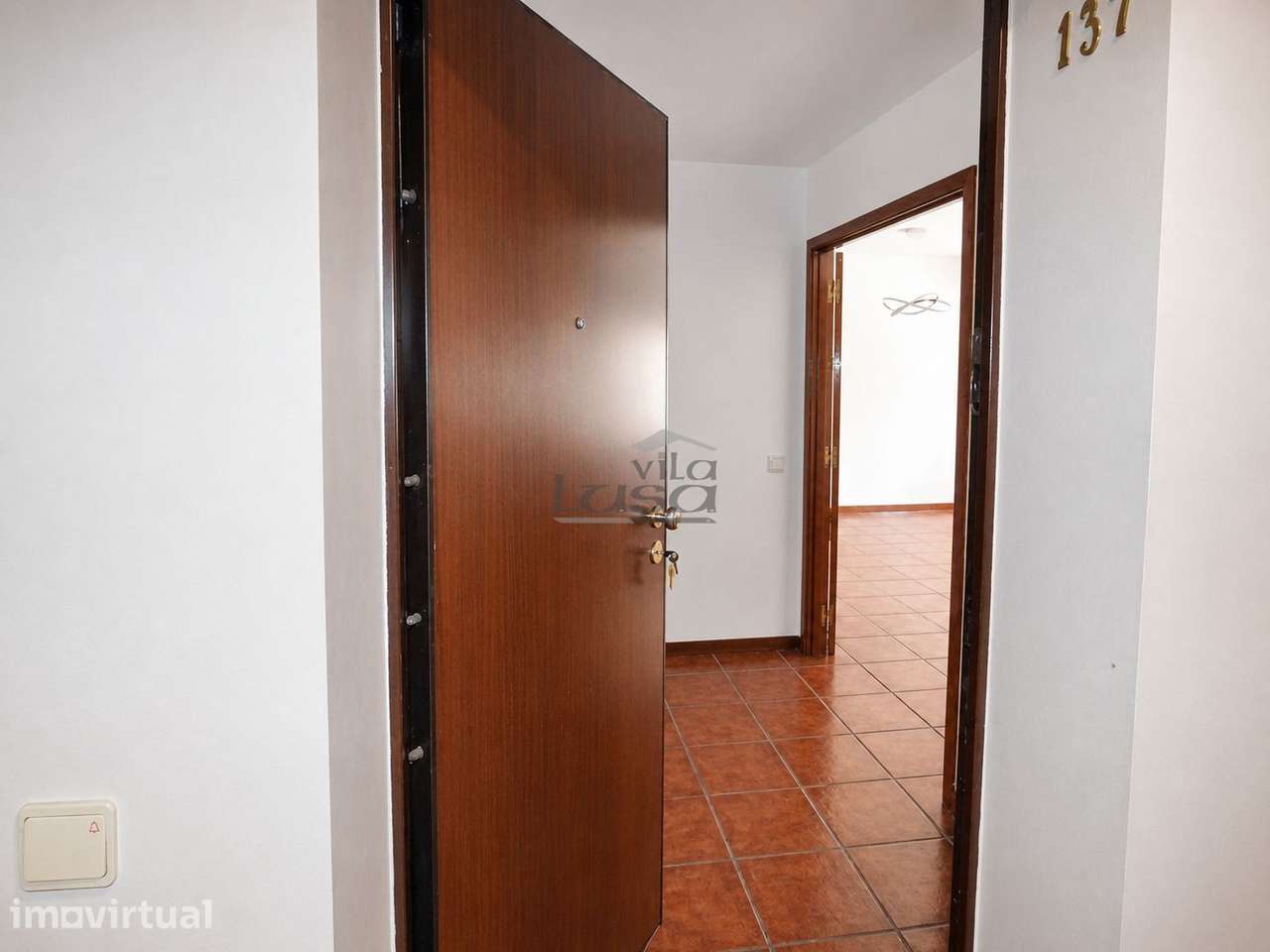 T2 Rua da Bélgica totalmente renovado, com 2 frentes, lugar de garagem - Grande imagem: 2/26