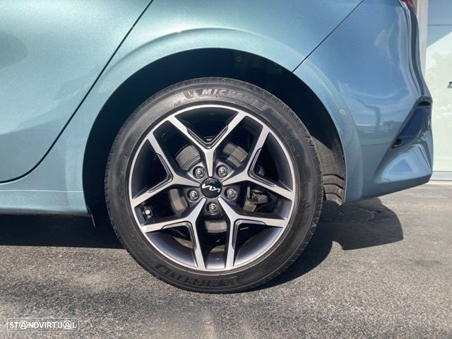 Kia Ceed 1.6 CRDi ECO-Dynamics+ (48V Mild-Hybrid) Platinum Edition - 13
