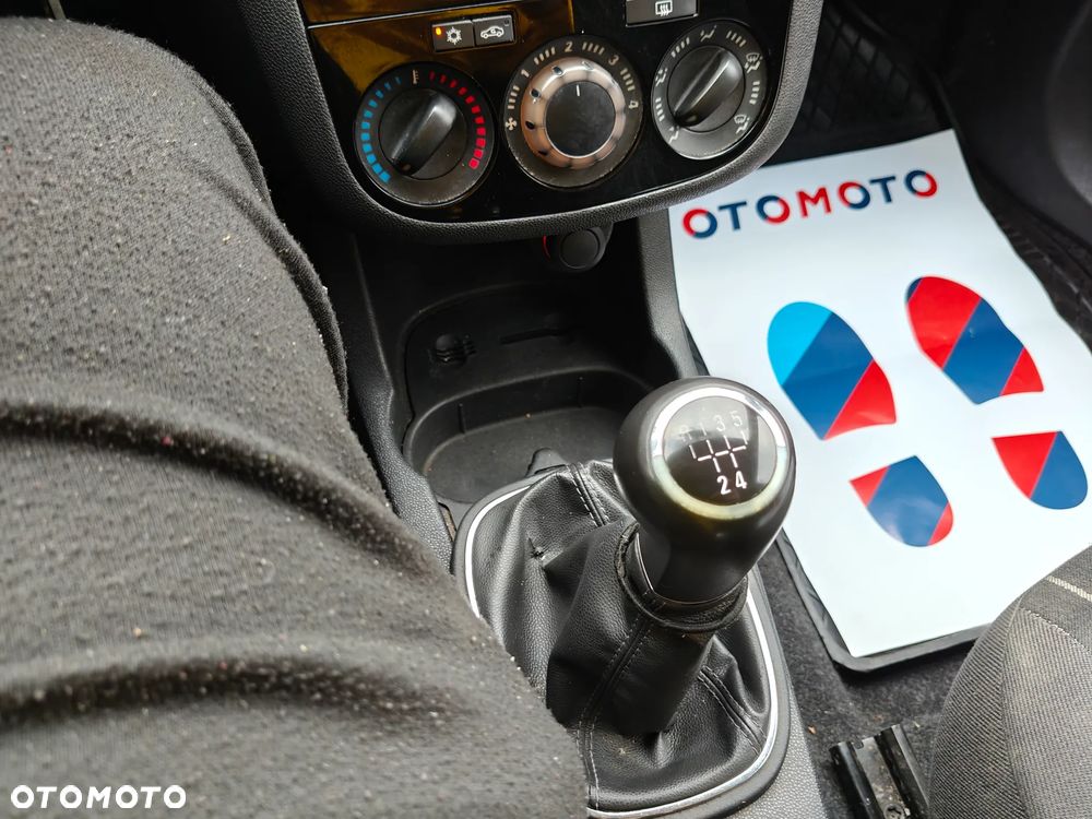 Opel Corsa 1.2 16V Cosmo - 24