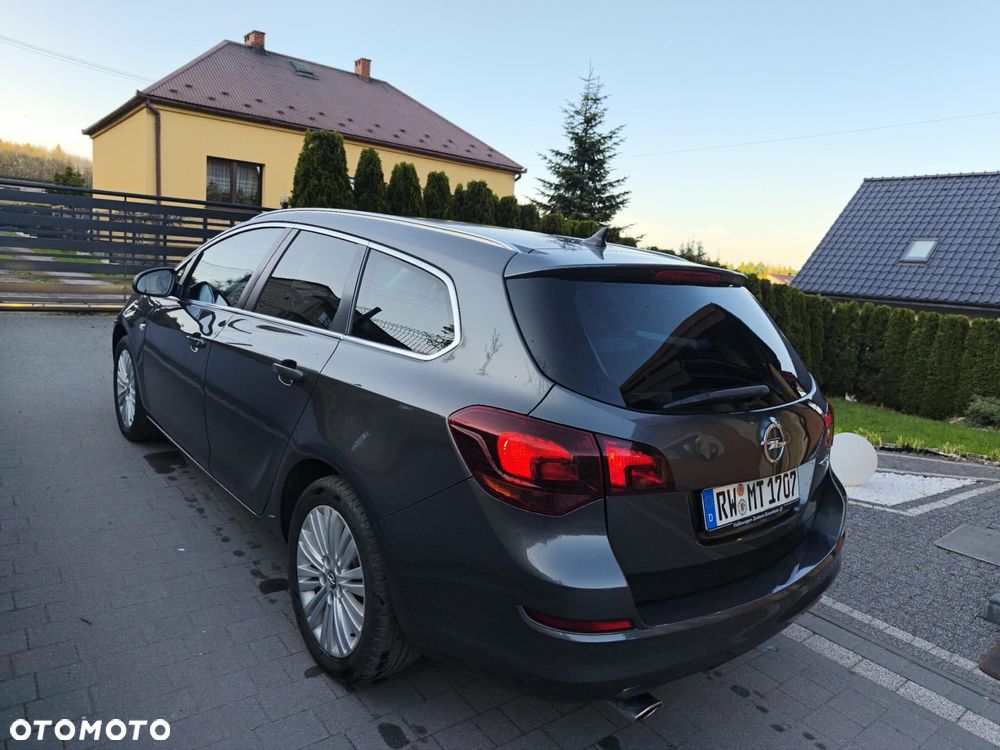 Opel Astra 1.6 Turbo Cosmo - 6