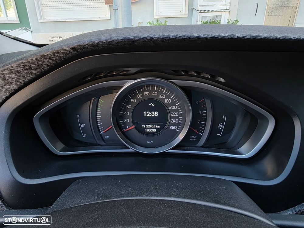 Volvo V40 Cross Country 1.6 D2 Summum - 34