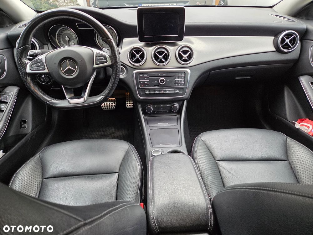 Mercedes-Benz CLA - 12