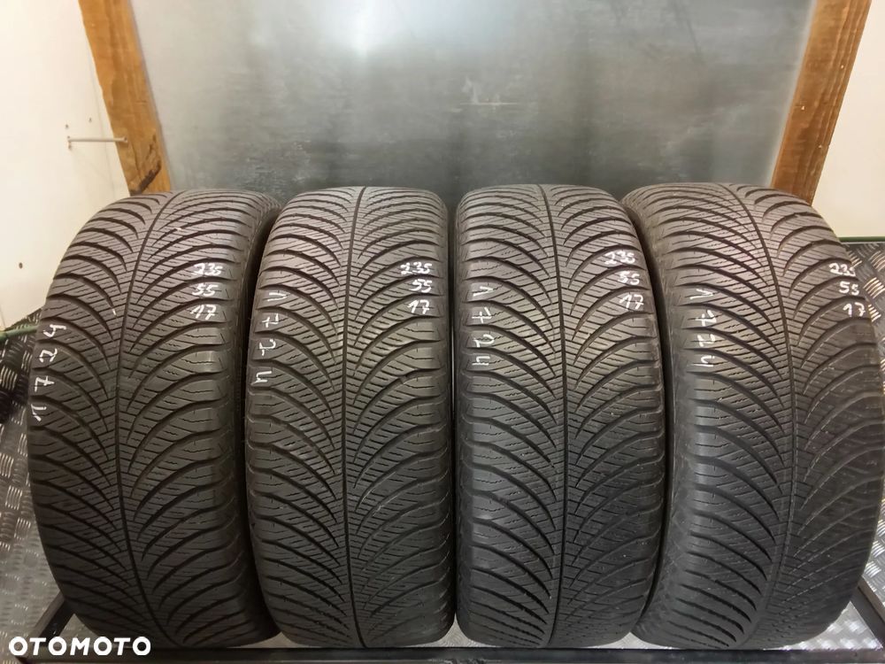 4x Goodyear Vector 4Seasons Gen2 235/55/17 103V nr.1724 - 1