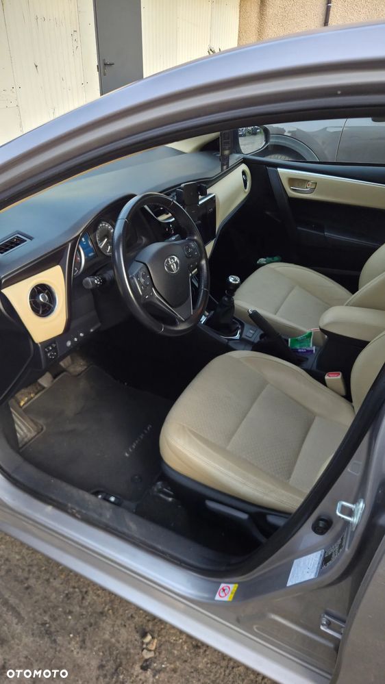 Toyota Corolla - 21