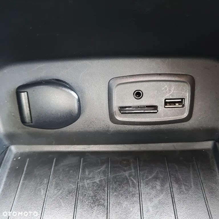 Renault Captur 1.2 TCe Helly Hansen EDC - 25