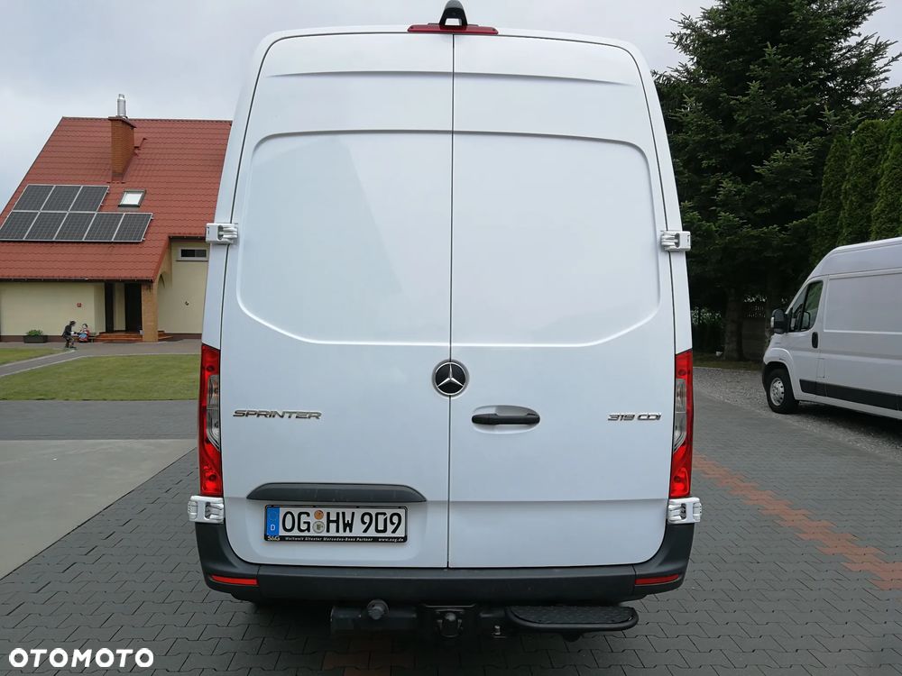 Mercedes-Benz Sprinter 319 - 6