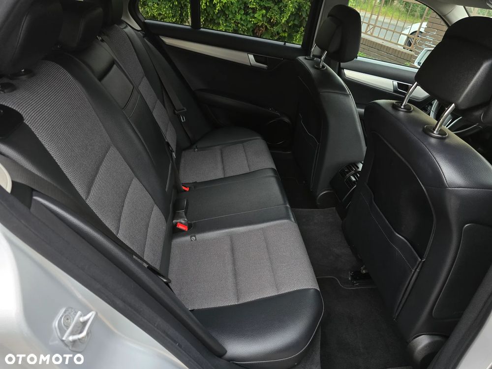Mercedes-Benz Klasa C 200 CDI BlueEff Avantgarde - 25