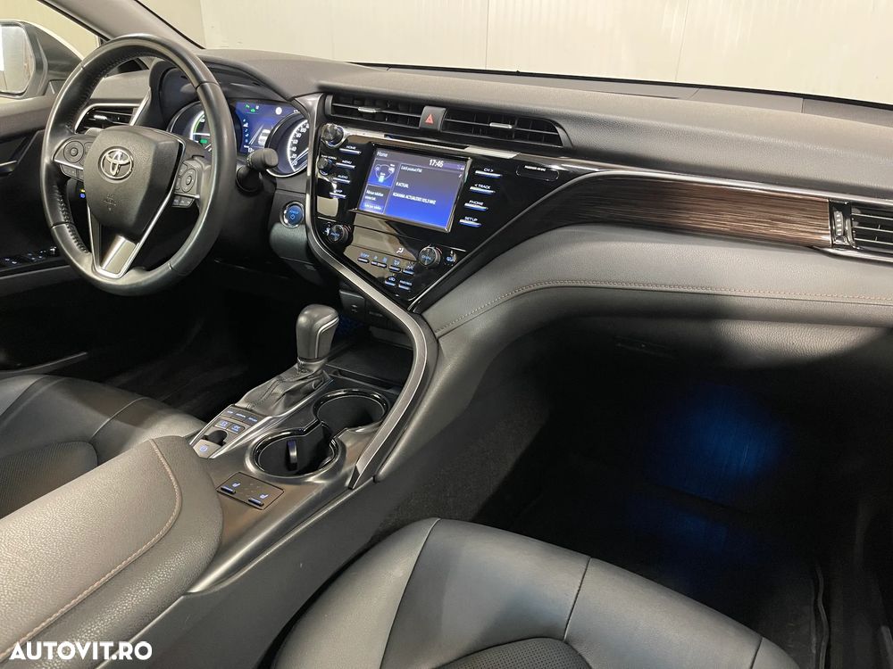 Toyota Camry 2.5 Hybrid Business - 8