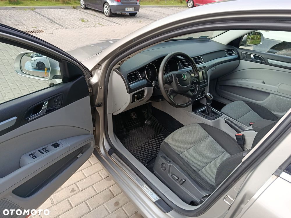 Skoda Superb 2.0 TDI Elegance - 6