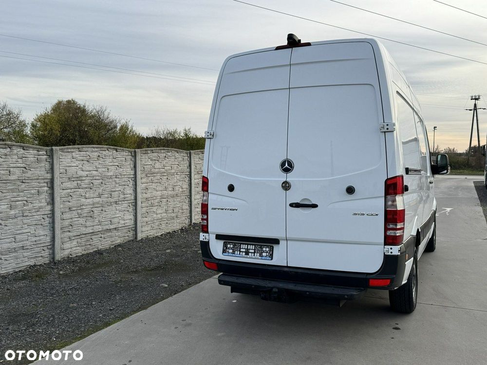 Mercedes-Benz Sprinter - 25