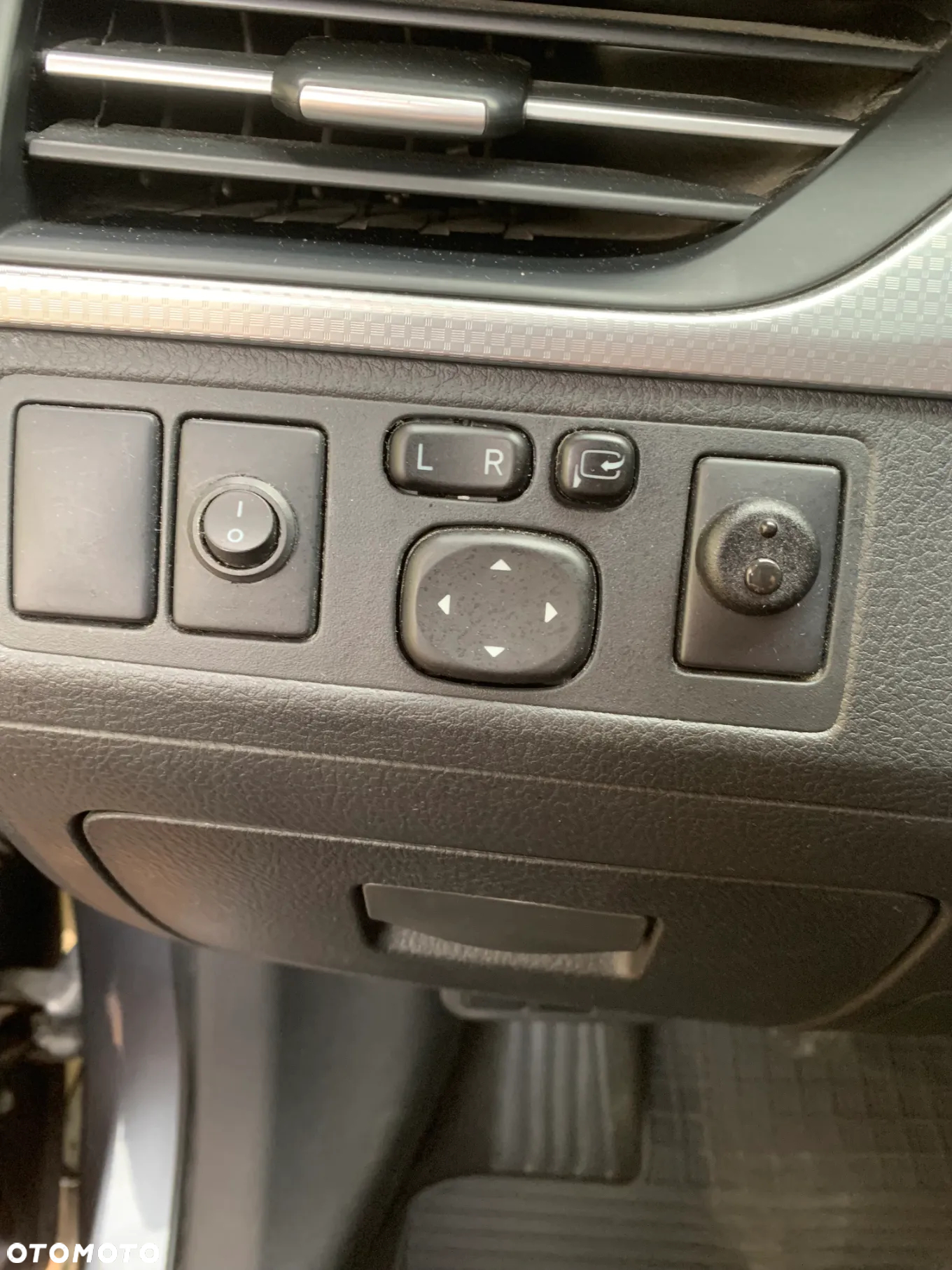 Toyota Avensis 1.8 Premium - 21