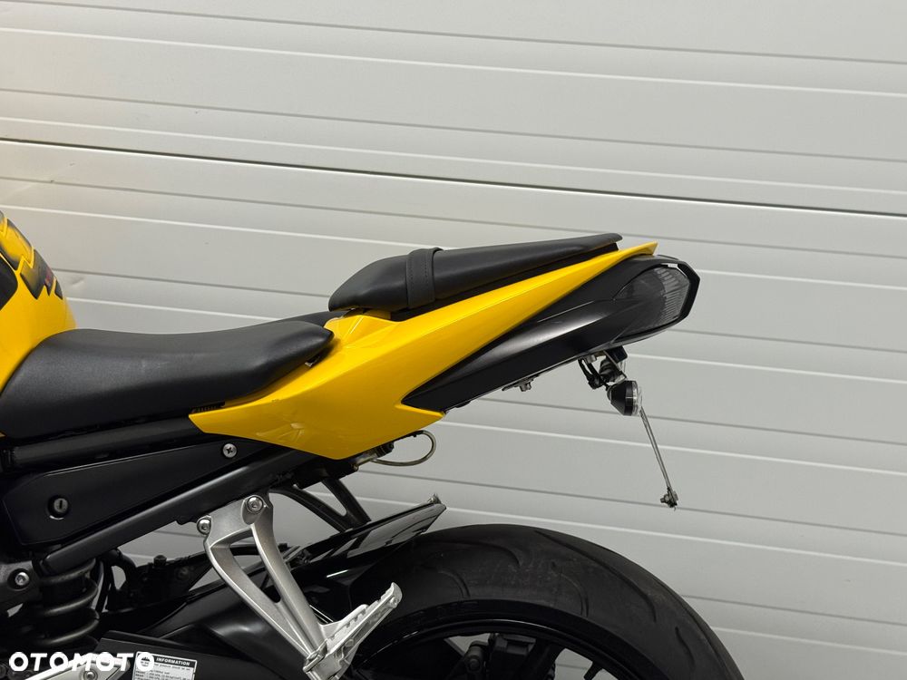 Yamaha FZ - 16