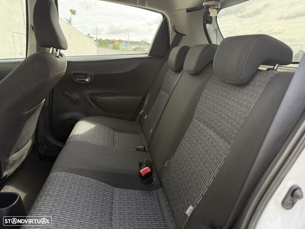 Toyota Yaris 1.4 D-4D Comfort — fotografia 15