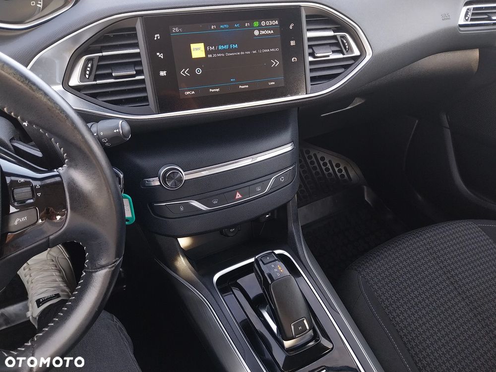 Peugeot 308 1.2 PureTech GPF Active Pack Business S&S EAT8 - 17