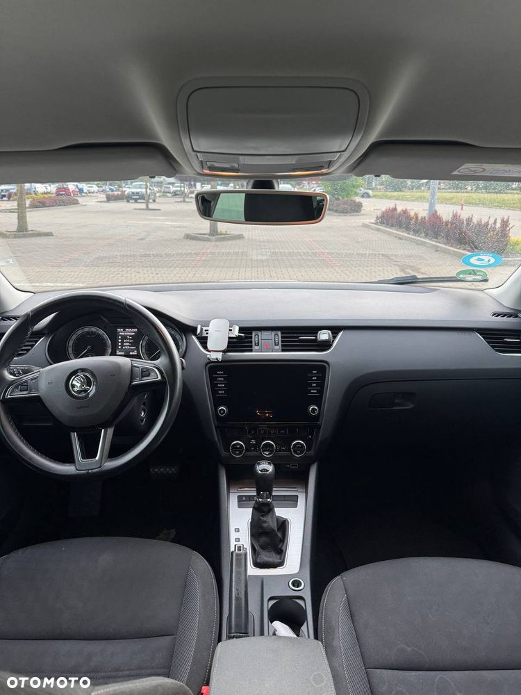 Skoda Octavia 1.6 TDI DSG Clever - 22