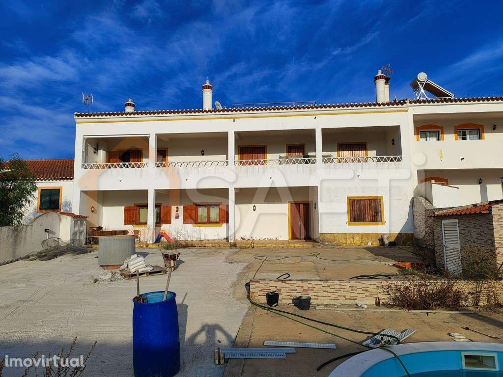 Moradia inserida num terreno com 1100m2 - Grande imagem: 2/19