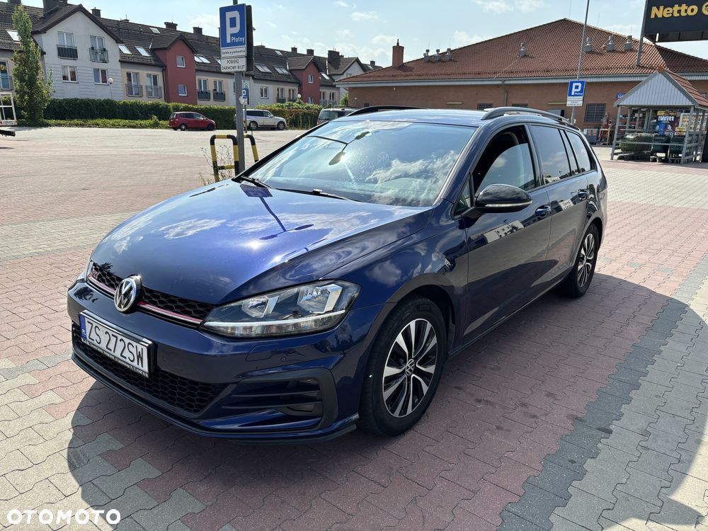 Volkswagen Golf - 1