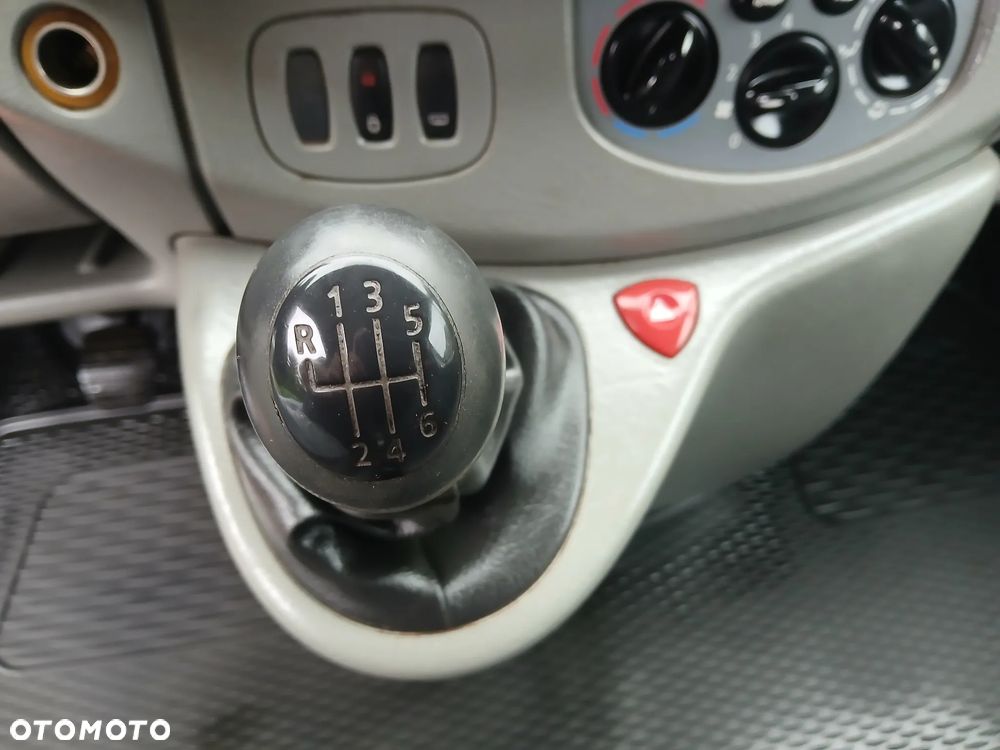 Renault TRAFIC - 13