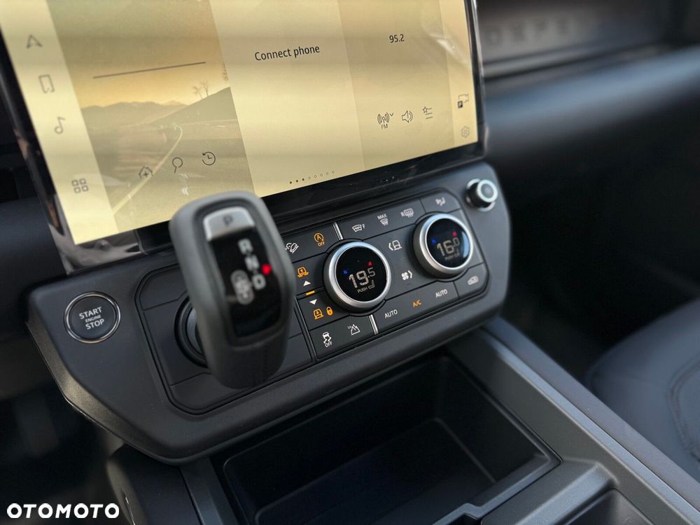 Land Rover Defender - 13