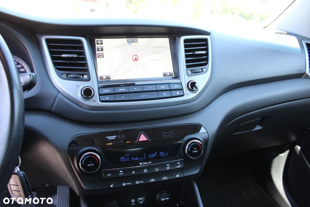 Hyundai Tucson 1.7 CRDI BlueDrive Style 2WD - 24