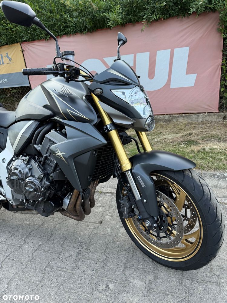 Honda CB - 12