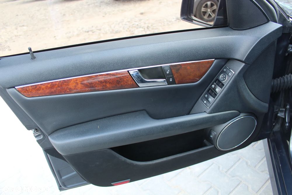 Mercedes-Benz Klasa C 300 7G-TRONIC - 13