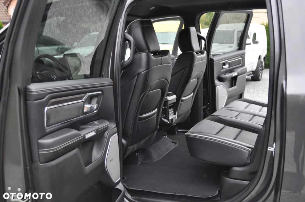 RAM 1500 Laramie Night Premium - 18