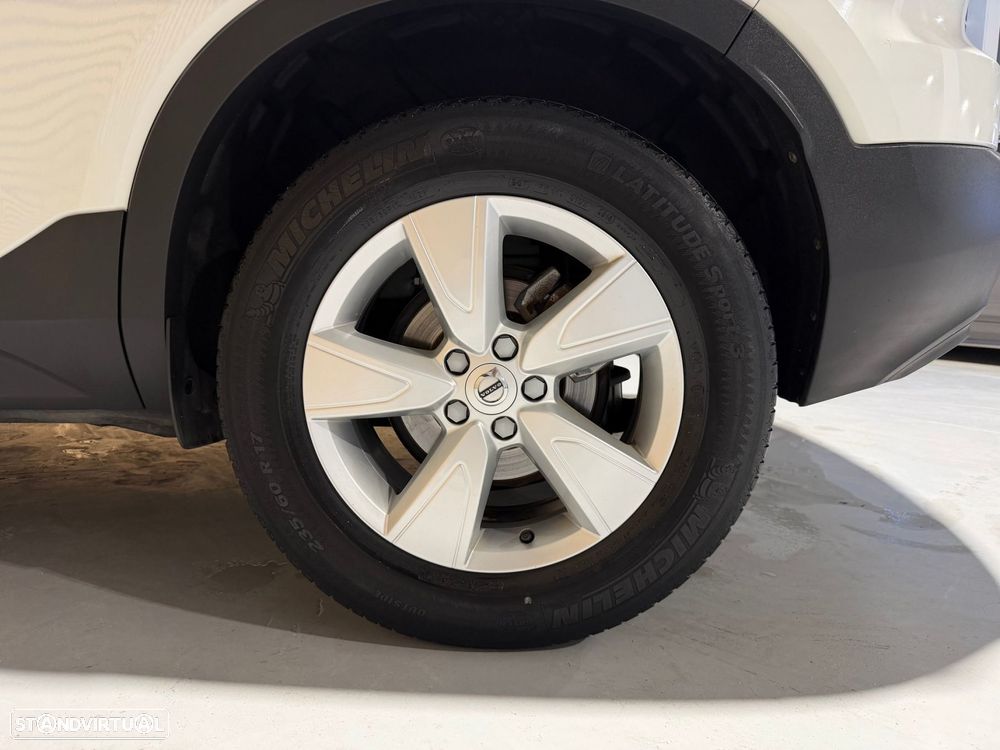 Volvo XC 40 2.0 D3 Momentum Plus Geartronic — fotografia 25