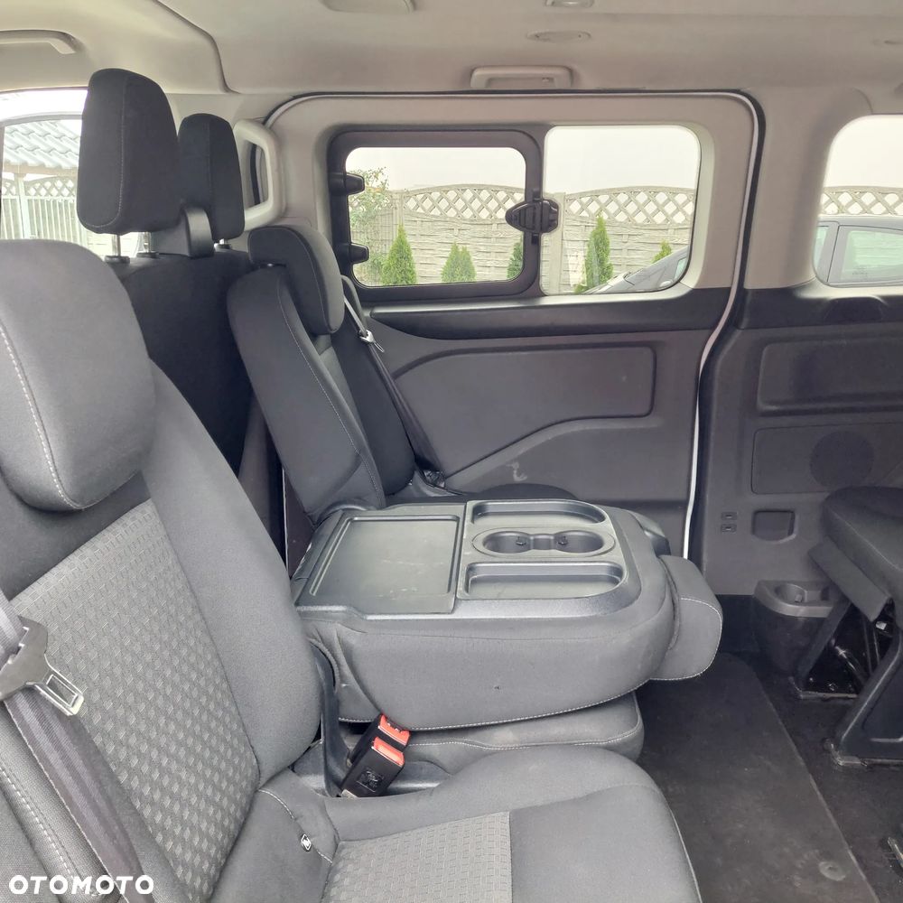 Ford Tourneo Custom - 12