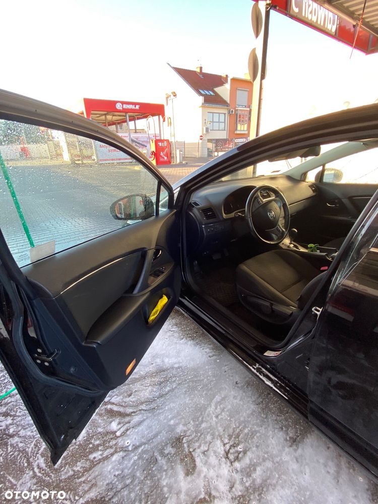 Toyota Avensis 2.2 D-4D Sol - 9