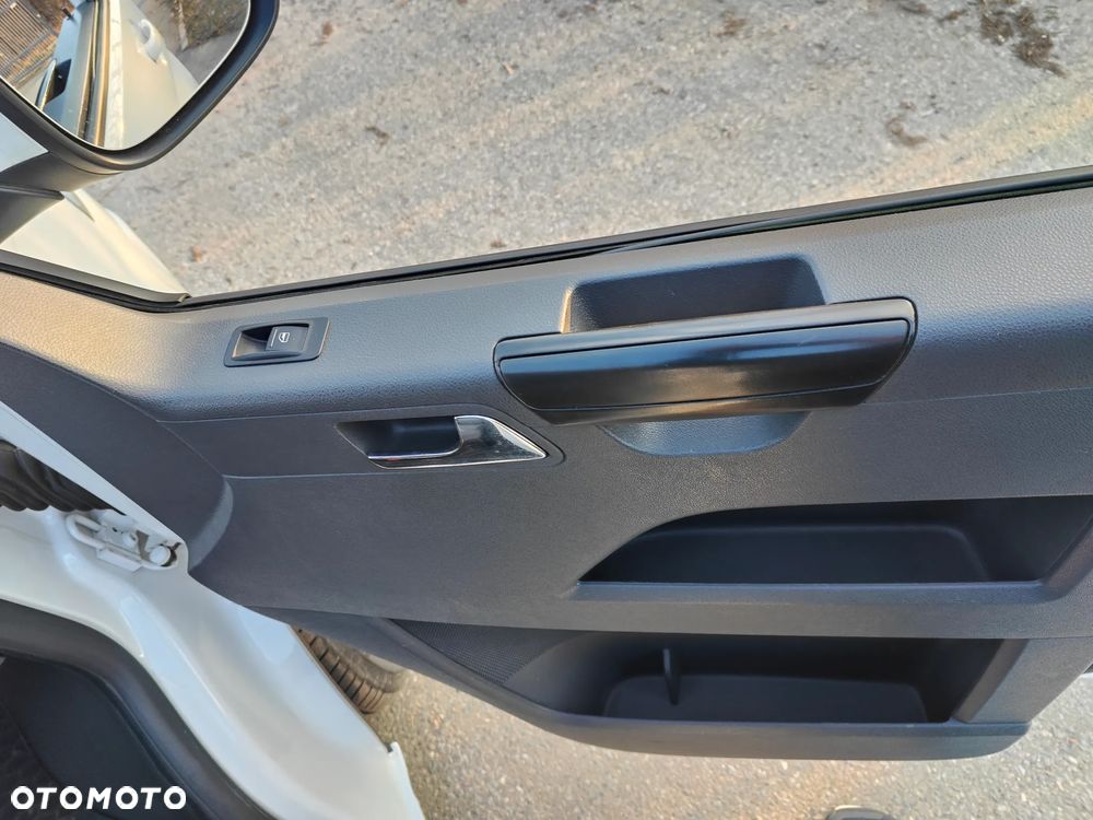 Volkswagen Caravelle - 25