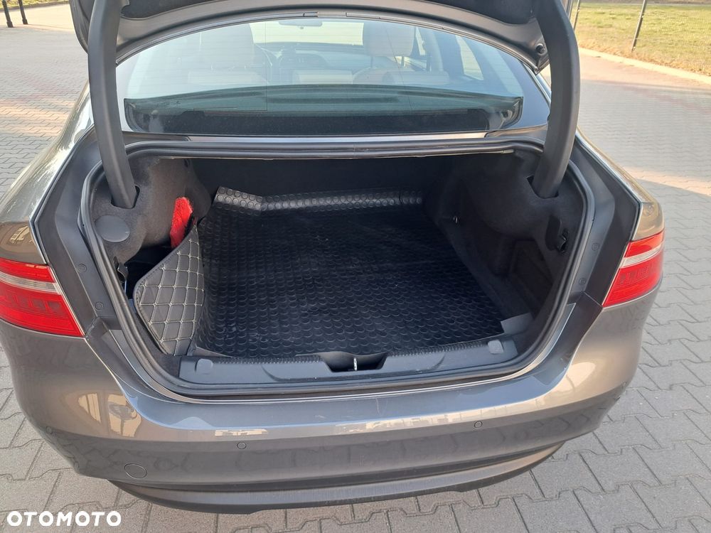 Jaguar XE 2.0 T Prestige - 18