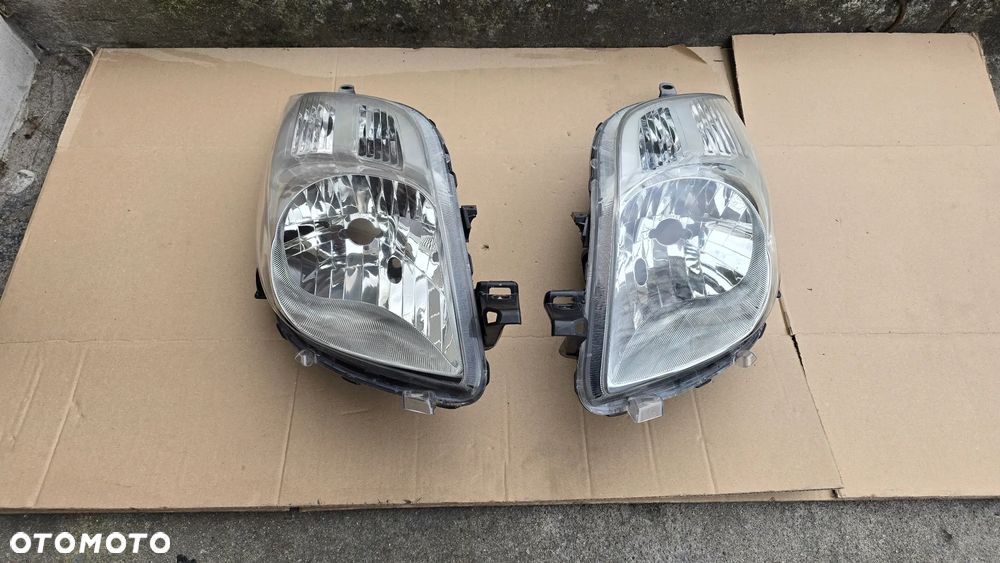 Toyota Yaris II 06-08 Lampa Przednia L+R Komplet Oryginał Europa - 1