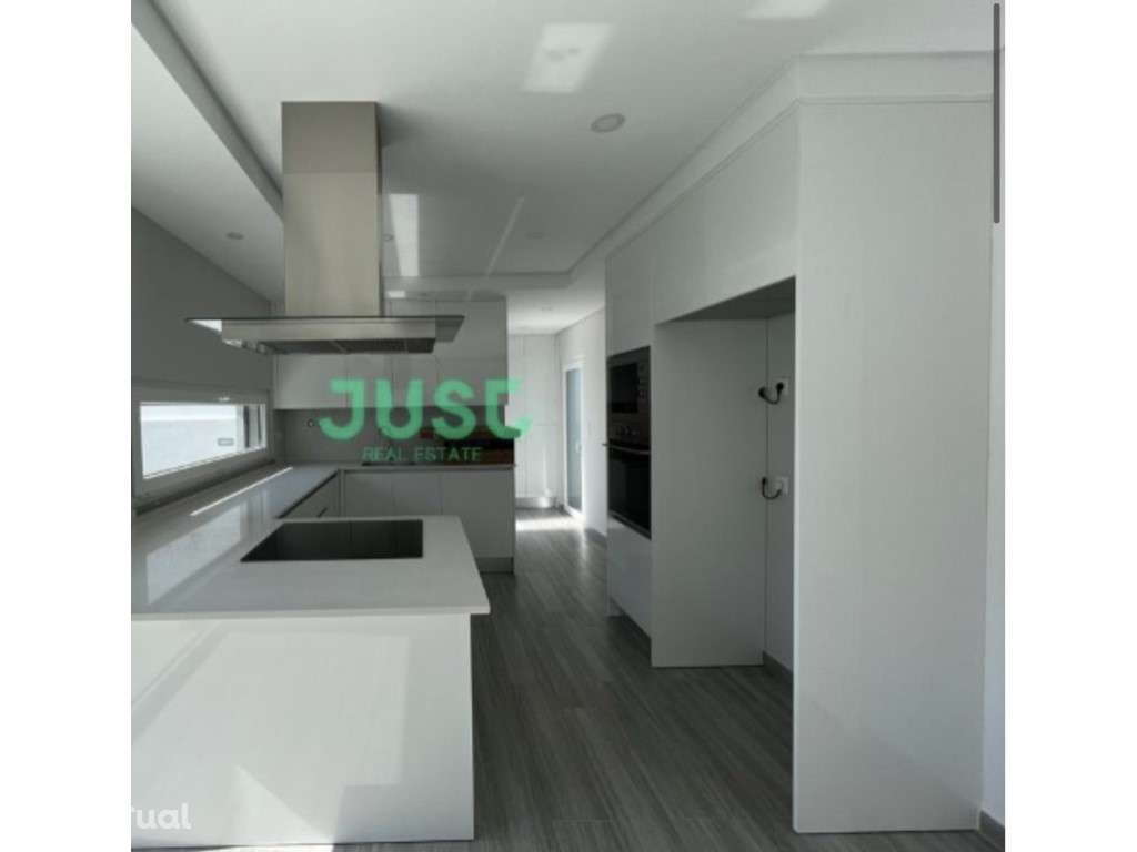 Moradia T4 com áreas generosas e localização de excelência -margem sul - Grande imagem: 4/11