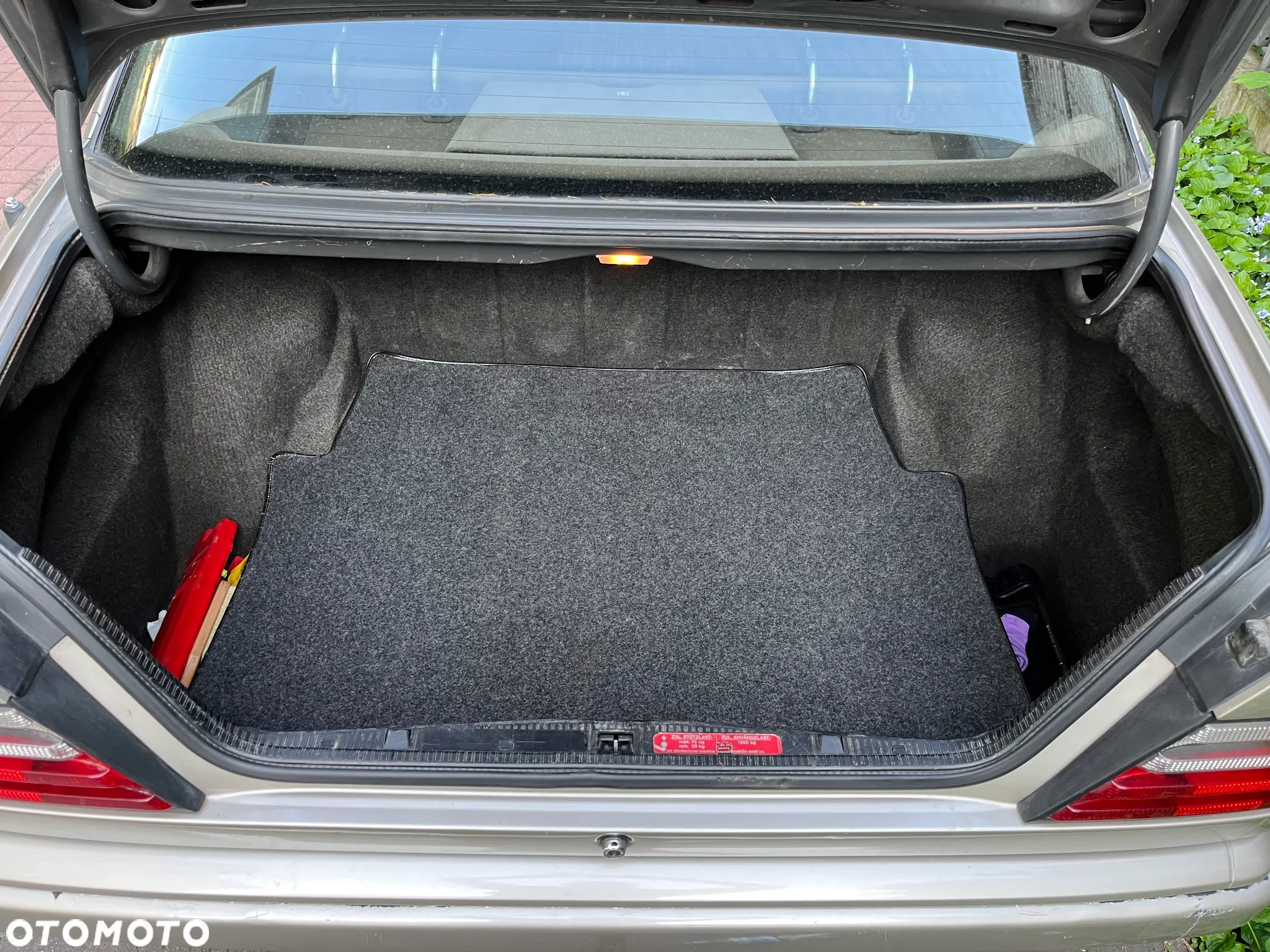 Mercedes-Benz W124 (1984-1993) - 37
